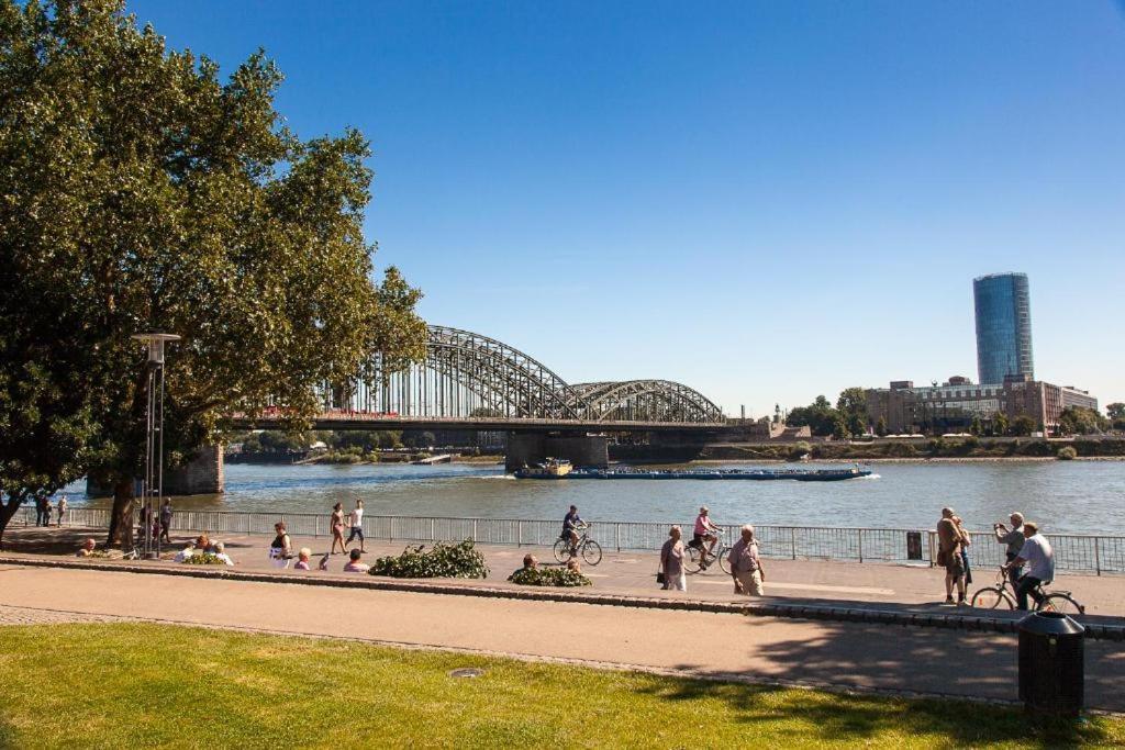 Apartments Am Rheingarten Cologne Exterior photo